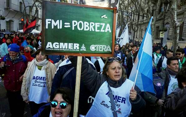 the Buenos Aires metropolitan area measured 39.8 percent, representing 4,864,475 impoverished individuals. A year ago it was 31.9 percent totaling 3,843,746 people.