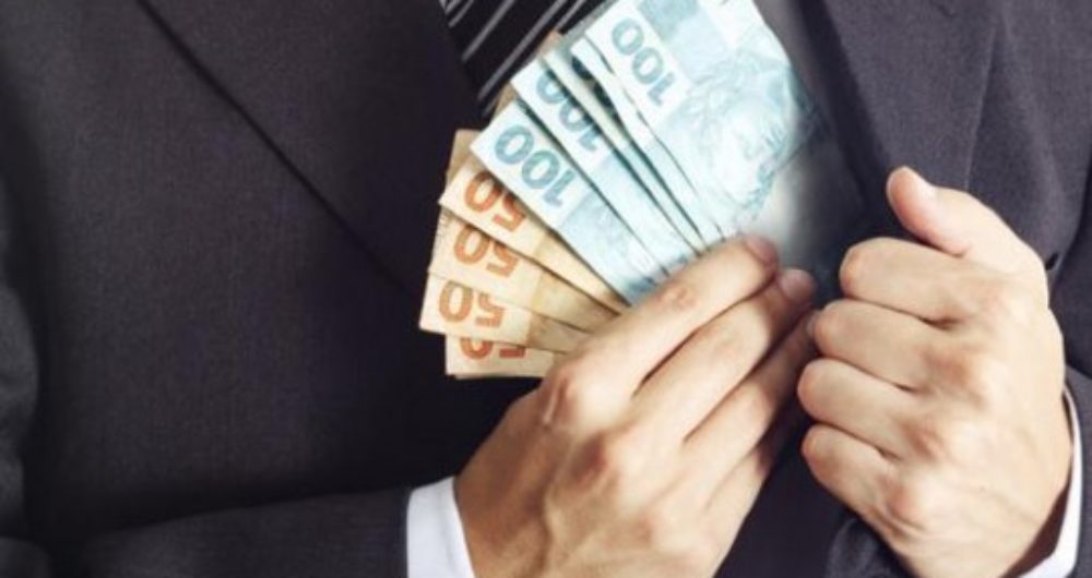 Evidence suggests that money from the PSL’s strawmen scheme in Minas Gerais was diverted to finance the campaigns of President Jair Bolsonaro and Tourism Minister Marcelo Álvaro Antônio, both members of the party, through a slush fund. (Photo: Internet Reproduction)
