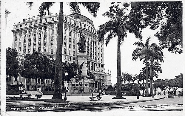 Designed by French architect Joseph Gire, who subsequently designed the Copacabana Palace, the Hotel Glória was built by the entrepreneur Rocha Miranda specifically for Brazil’s 1922 International Exhibition. (Photo internet repdroductio