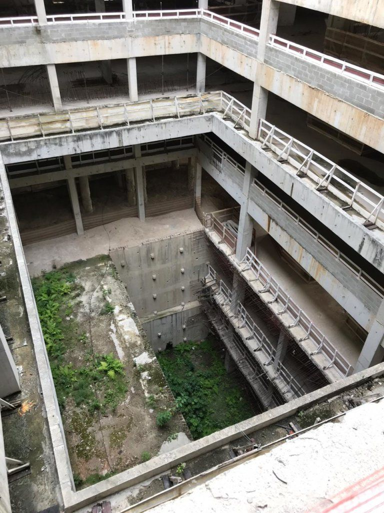 Batista promptly closed the hotel and gutted the interior in order to realize his stated desire to restore the building’s “1920s charm” and simultaneously transform it into a world-class luxury facility.