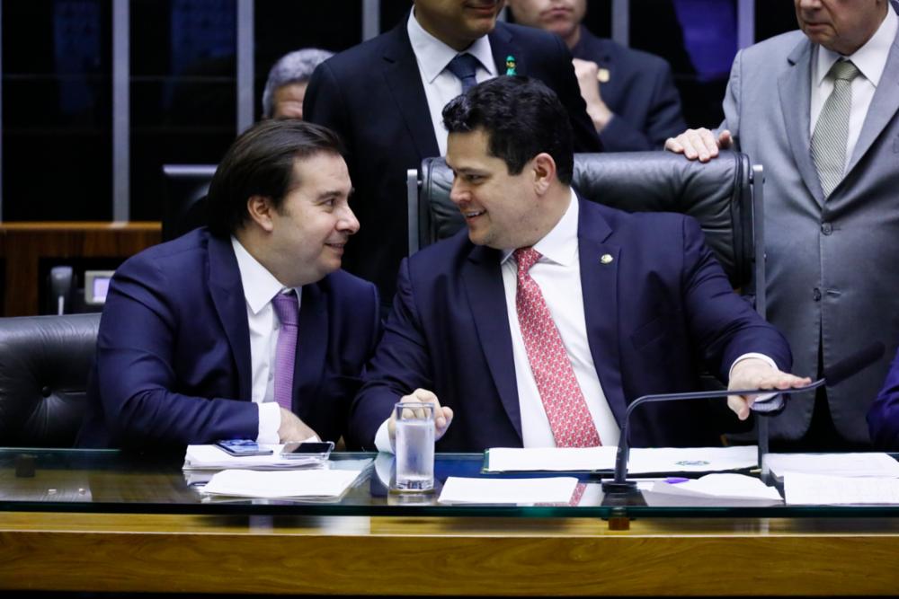 Rodrigo Maia, president of the Chamber of Deputies (left) and Davi Alcolumbre, president of the Senate (right).