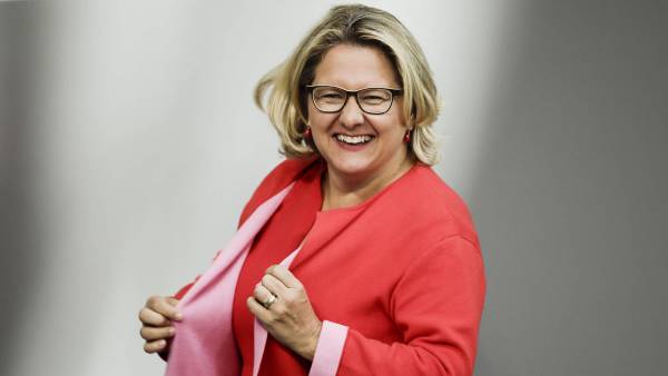 In August, in the midst of the fires crisis, Svenja Schulze, Germany's Environment, Nature Protection, and Nuclear Safety Minister, announced the freezing of funding, arguing that Jair Bolsonaro's government's policy on the Amazon "is unclear as to whether it is still pursuing a consistent reduction in deforestation rates".