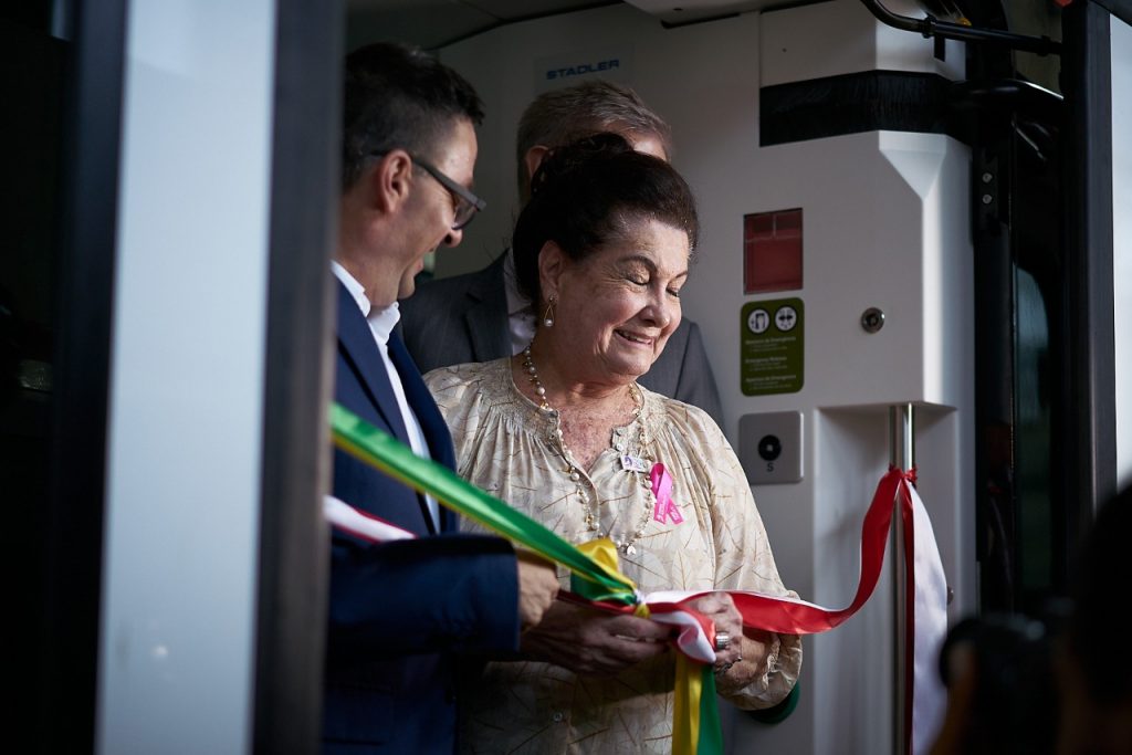 Swiss Ambassador Andrea Semadeni and representatives of the Corcovado Train Concession hold ribbons represents Switzerland and Brazil's Flags. (Photo: C.H. Gardiner)