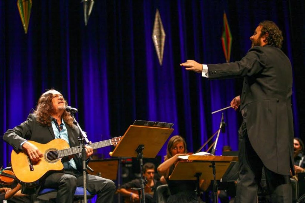 Alceu Valença and Ouro Preto Orchestra.