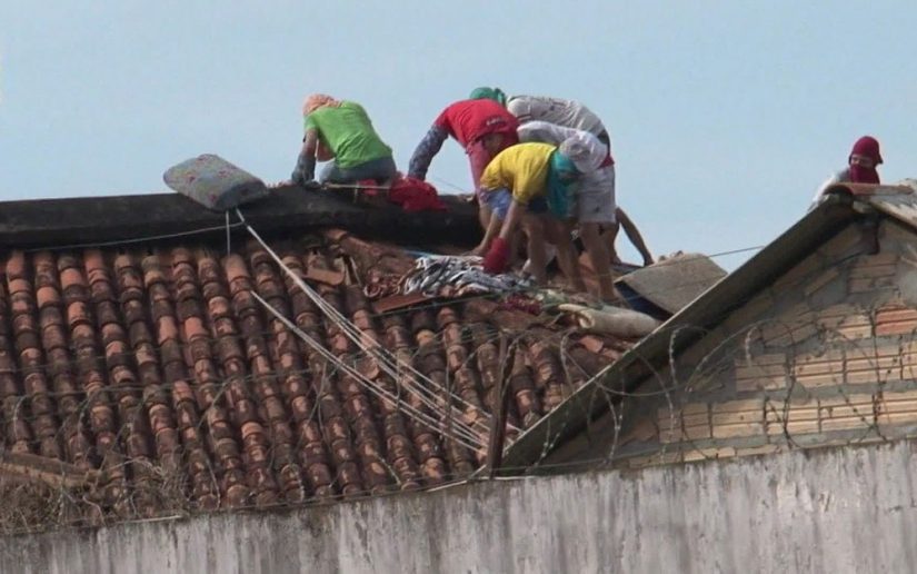 Inmates on the roof of the Altamira prison facility - on July 29th, a faction clash resulted in the death of 58 people.