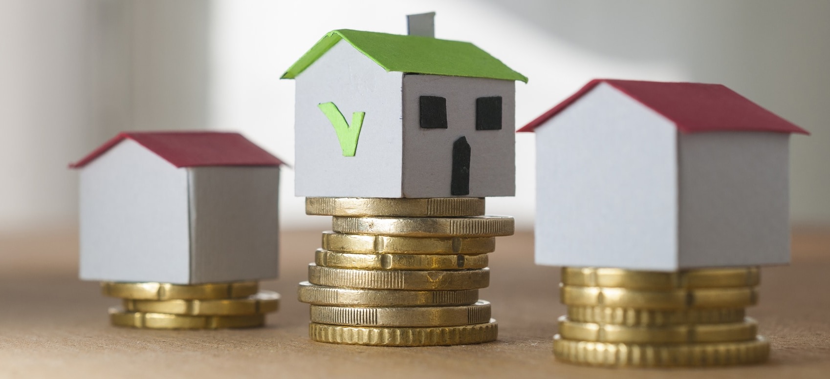 Experts advise clients to observe not only the interest rate but also the Total Effective Cost (TCO) of financing, which includes, in addition to interest, other costs such as insurance and administrative fees.