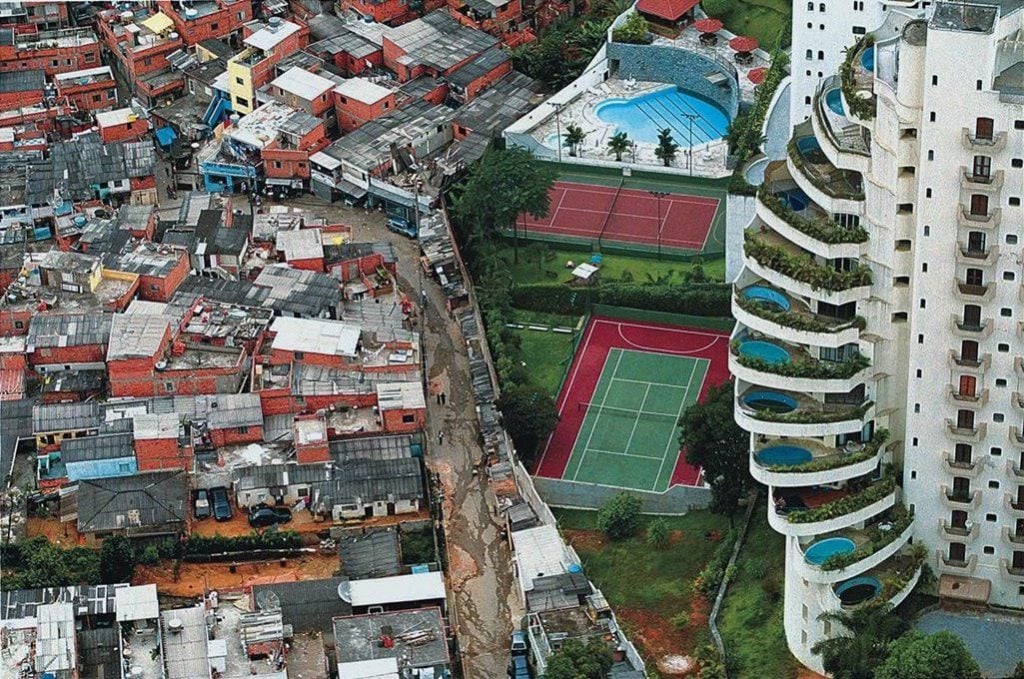 Brazil sees an explosion in income inequality, unprecedented since 1960.
