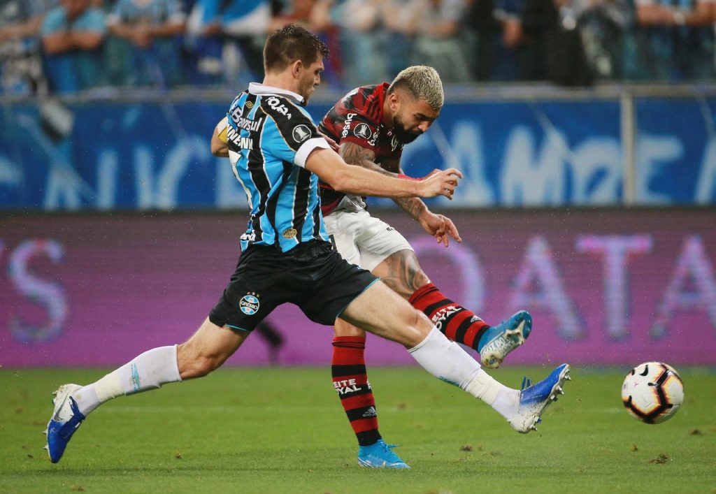A goalless draw opens the way for Rio de Janeiro's Flamengo, while any other draw will see Rio Grande do Sul's Grêmio through to the Final.