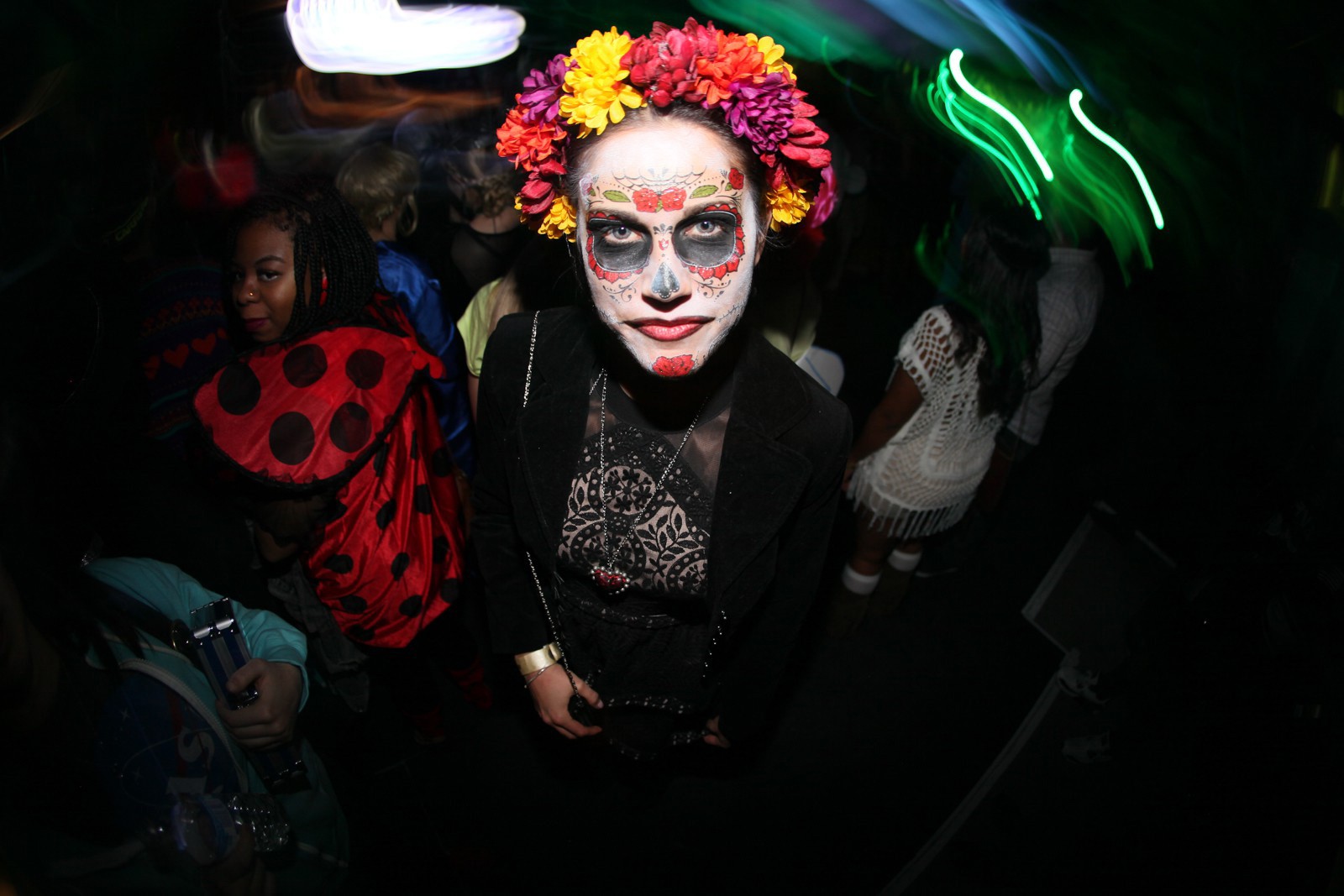 Rio de Janeiro, with its talent for parties, could not be left out of Halloween.