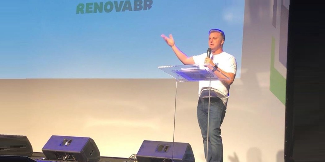 Luciano Huck is a supporter of the RenovaBR and Agora! groups.