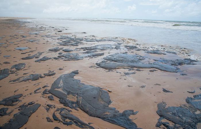 Oil slicks have reached the Brazilian northeastern coast.