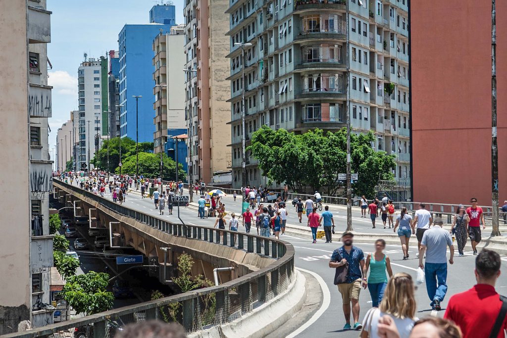 The Municipal Law No. 16,833, of February 7th, 2018, established the stimulation of cultural and sports activities in periods of interdiction to traffic on the structure.