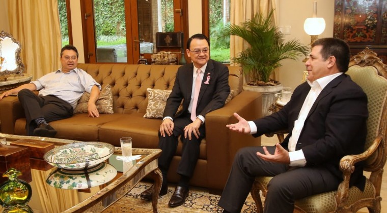 Taiwanese Ambassador to Paraguay, Diego Chou, visited former Paraguayan President Horacio Cartes at his residence.