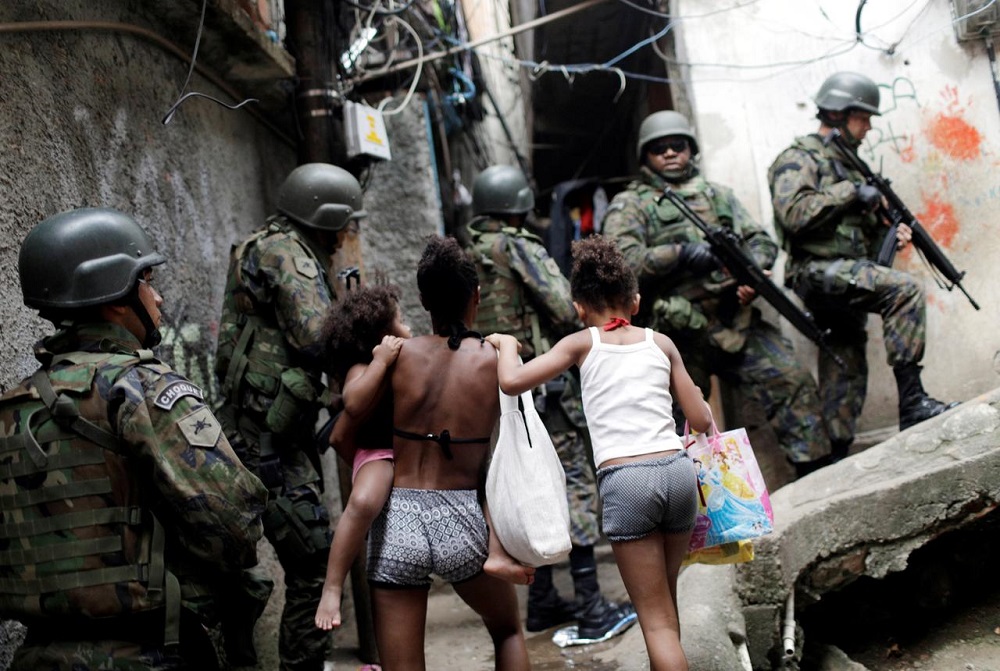 Clash Between Drug Gangs in Rio Leaves One Dead and Six Wounded