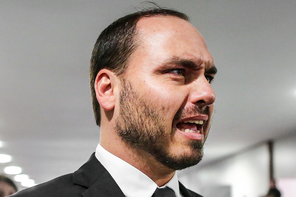 Carlos Bolsonaro Awakes to Deactivated Social Media