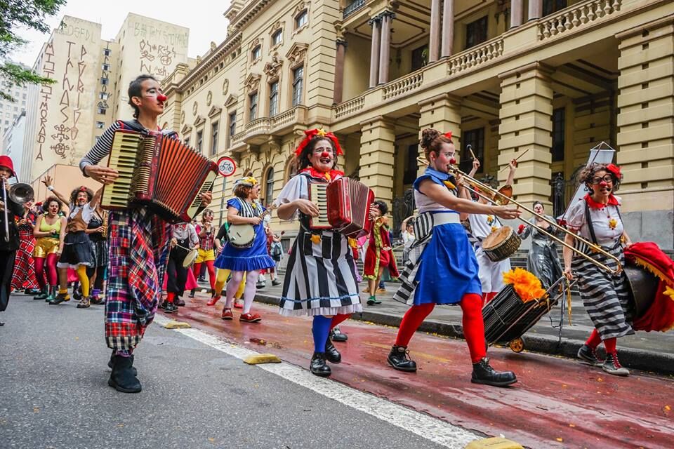 The explosion of female clowns, although a relatively recent phenomenon, is the core theme The explosion of female clowns, although a relatively recent phenomenon, is the core theme of the International Meeting of Clown Women in São Pauloof the International Meeting of Clown Women in São Paulo