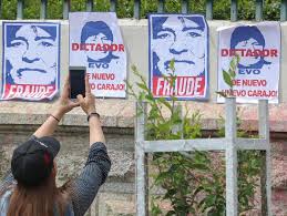 Supporters of the ruling party Movimiento al Socialismo (MAS) marched through La Paz and, according to eyewitnesses, attacked people and buildings. According to Bolivian media, there were also lootings.