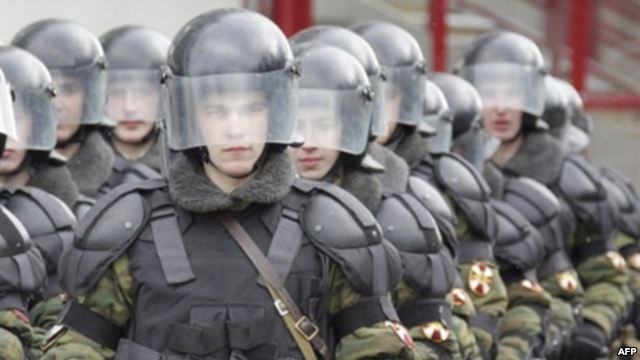 Many disappointed citizens have lost confidence in their governments, partly as a result of a string of major corruption scandals. (Photo internet reproduction)