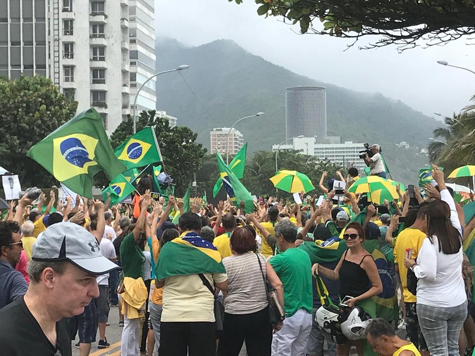 In Rio, protesters gathered around a small sound car and took up less than a block off São Conrado beach