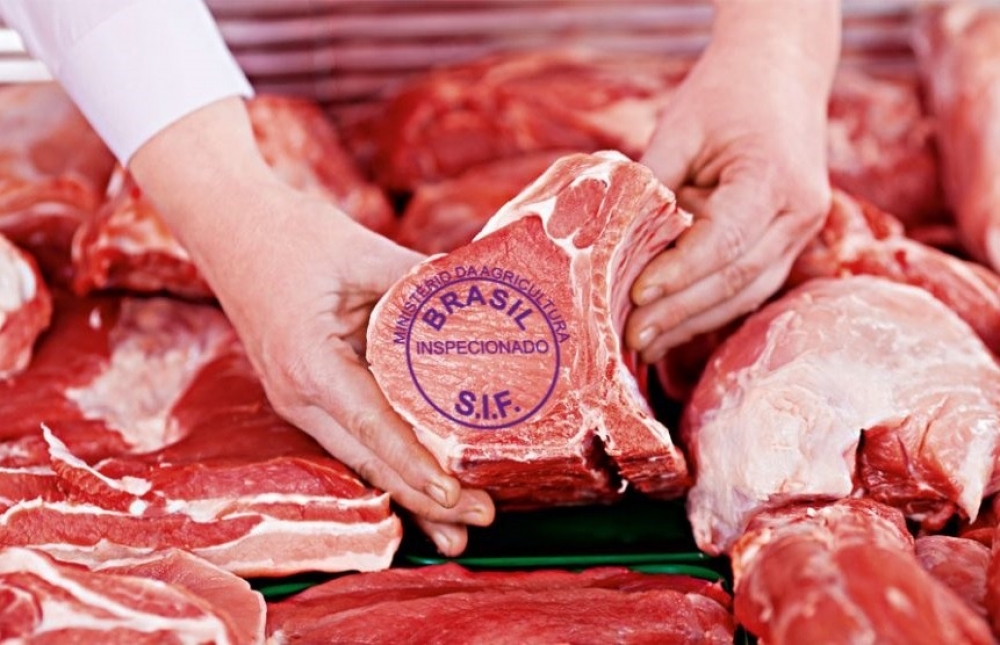 Government officials closely following the matter reported to Folha that the Americans were uneasy about Brazilian meat that contained abscesses, as a result of vaccination against foot-and-mouth disease.