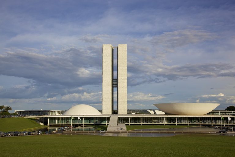 Bill Seeks to Compel ‘Voice of Brazil’ Broadcast on Free TV