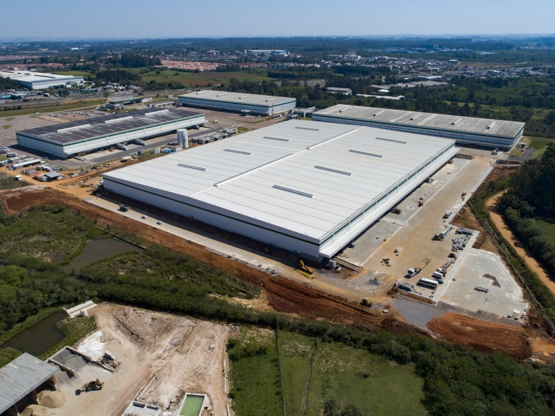 Lebes, Ford, Yapp, and Flexul stores distribution centers are already installed today at the GLP complex.