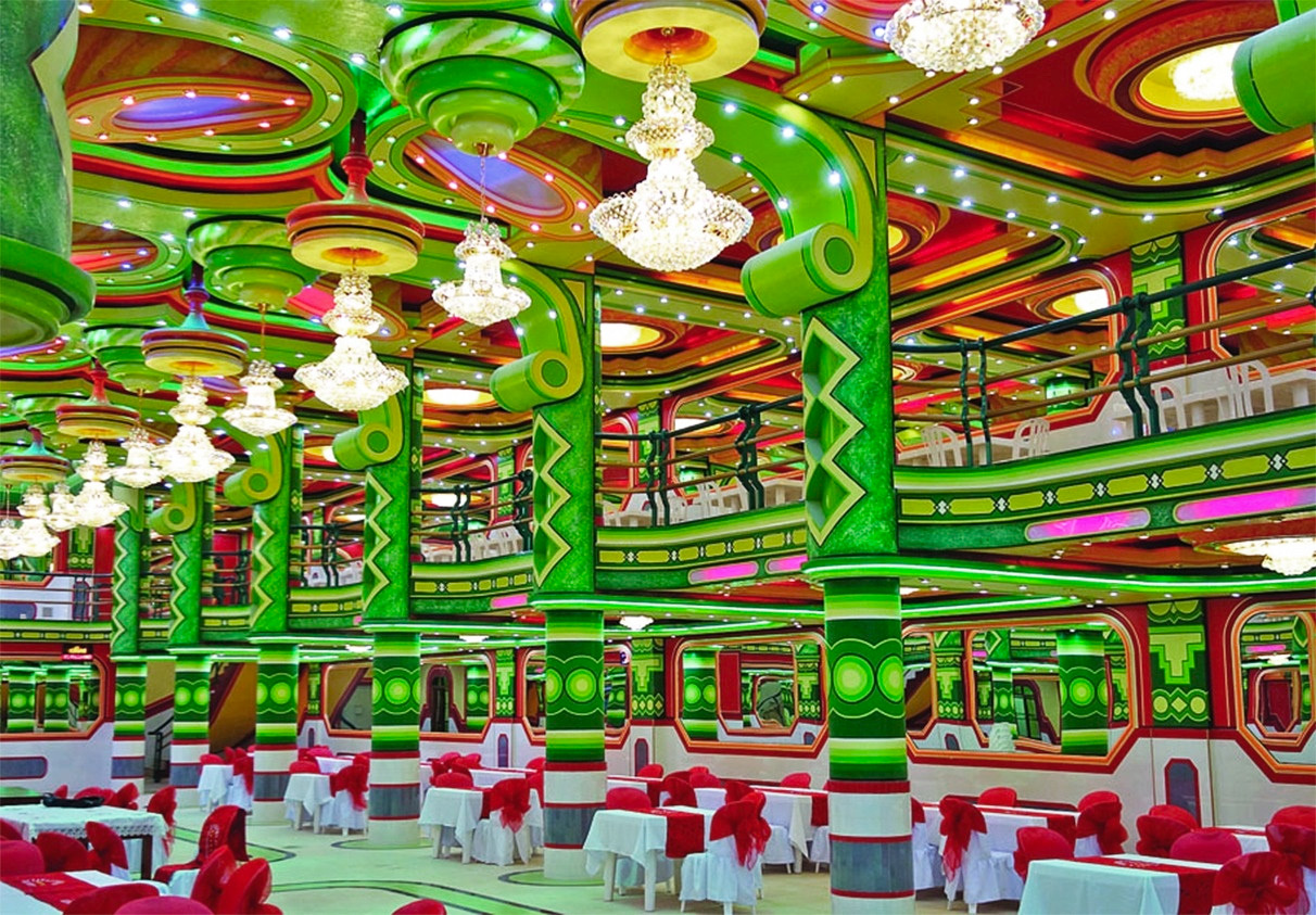 The style is called by some a new "psychedelic baroque".