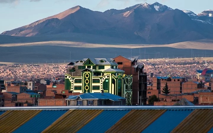 Mamani reinvents Andean architecture seeking inspiration in its roots and tradition.