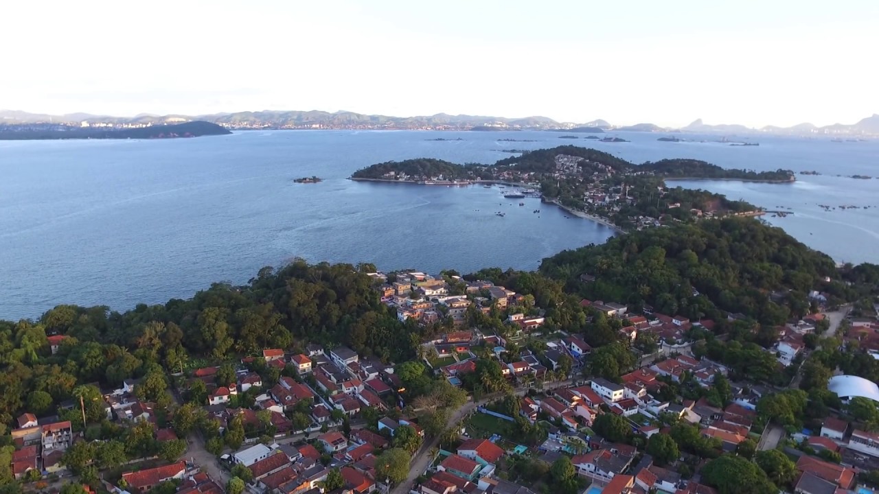 Paquetá has two very special features. The first is that it is on an island and the second is that it is car-free.