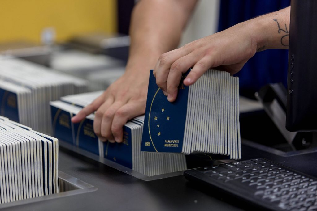 The provisional measure provides for a second deadline for postage stamps and passports to enter into shared production after December 2023.