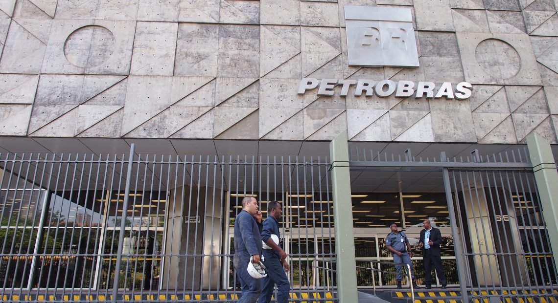 It was defined that Petrobras would receive US$9.058 billion, which paved the way for the auction in which the state-owned company was also guaranteed the right to attend.