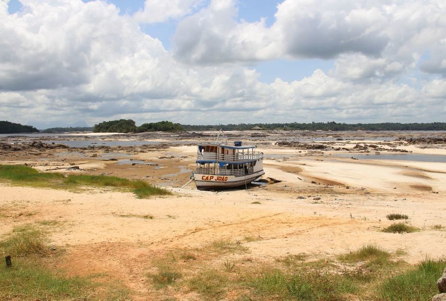 Episodic droughts were also observed in the northwestern Amazon. The area, which normally does not have a dry season, has experienced severe droughts in the last two decades.