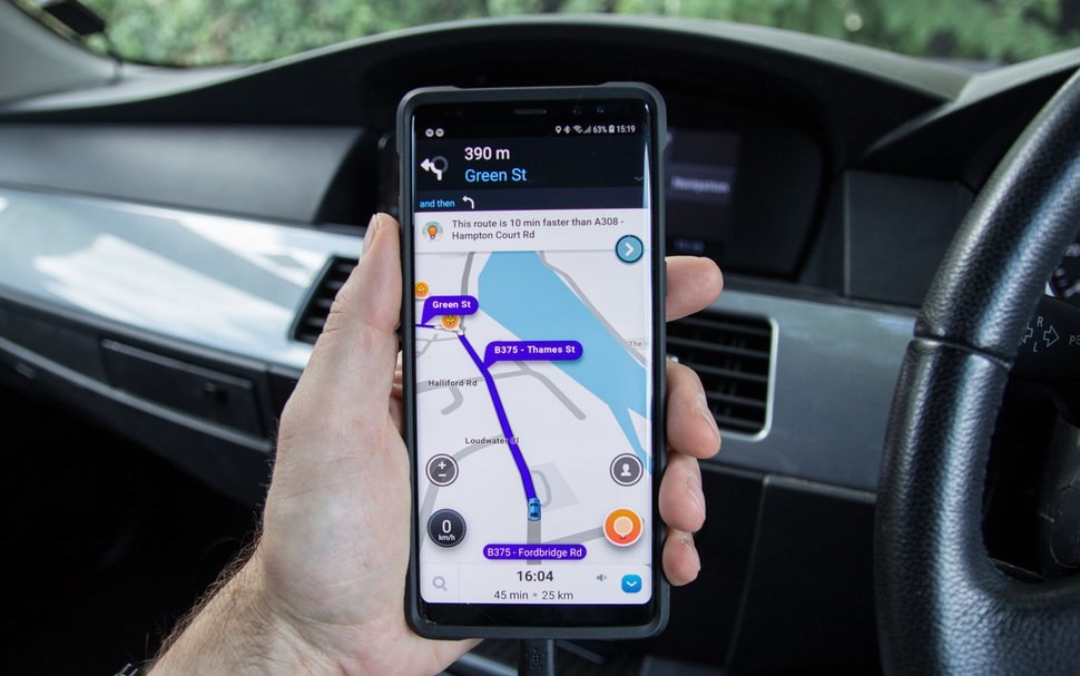 The fee warning accounts for all toll posts on the route and shows the total fee, right after the destination address has been entered and the suggested route.