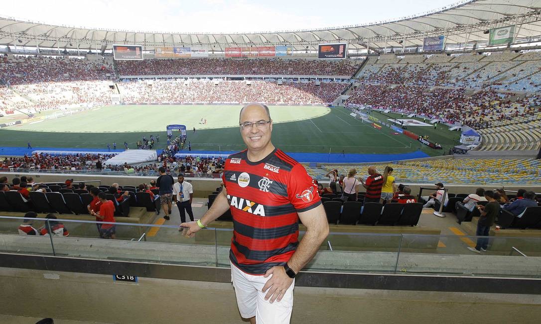 In Rio de Janeiro, Governor Wilson Witzel, who won the election pasted on Bolsonaro's image, but now defies the president, is yet another head of government surfing on Flamengo's wave.