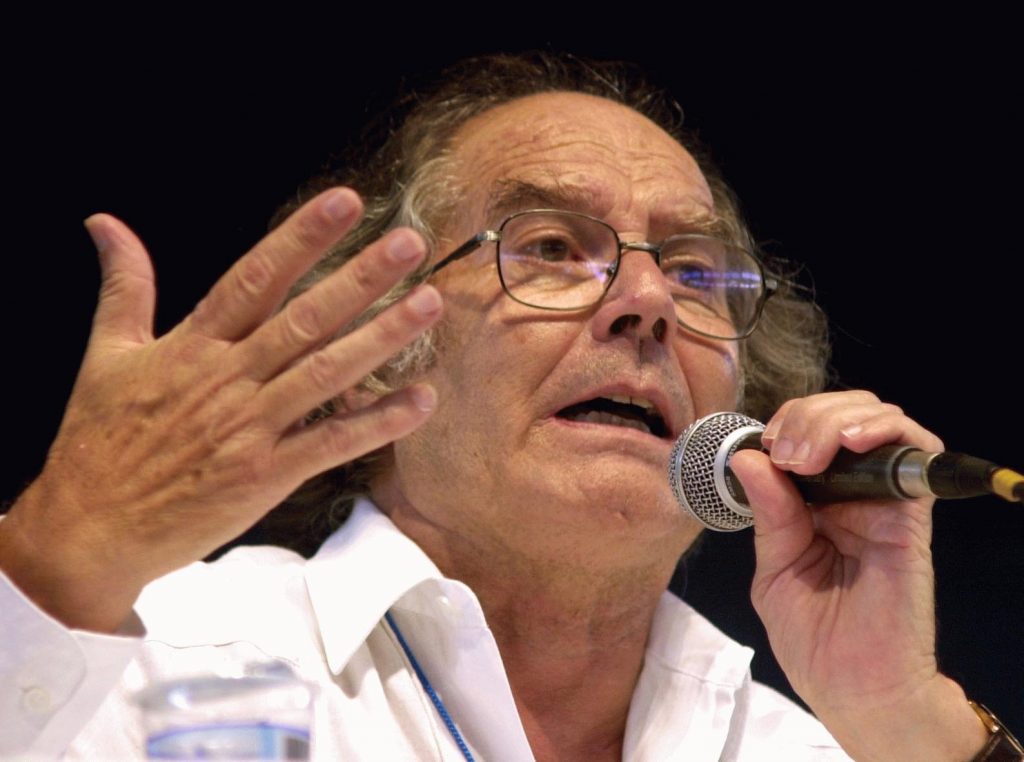 Argentine Nobel Peace Prize winner Adolfo Pérez Esquivel compared the proceedings with those against former President Luiz Inácio Lula da Silva in Brazil or Rafael Correa in Ecuador.