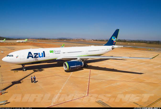  Azul Linhas Aéreas Brasileiras S/A (Azul Brazilian Airlines; or simply Azul) is a Brazilian carrier based in Barueri, a suburb of São Paulo.[6] The company's business model is to stimulate demand by providing frequent and affordable air service to underserved markets throughout Brazil. The company was named Azul ("Blue" in Portuguese) after a naming contest in 2008, where "Samba" was the other popular name.[7] It was established on May 5, 2008 by Brazilian-born David Neeleman (founder of American low-cost airline JetBlue), with a fleet of 76 Embraer 195 jets.[8] The airline began service on December 15, 2008.[9][10]