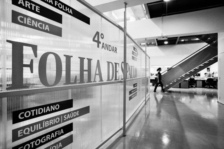 Bolsonaro Revokes Exclusion of ‘Folha de S. Paulo’ from Governmental Bidding Process