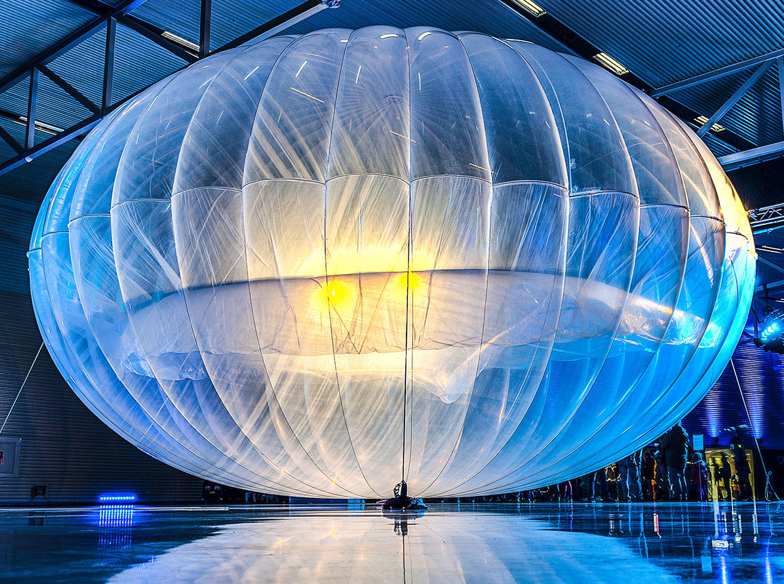 Self-gliding Loon balloons from the Alphabet subsidiary, which can autonomously set up a broadband network at a height of over 20 kilometers, are initially intended to connect parts of the Loreto rainforest region.