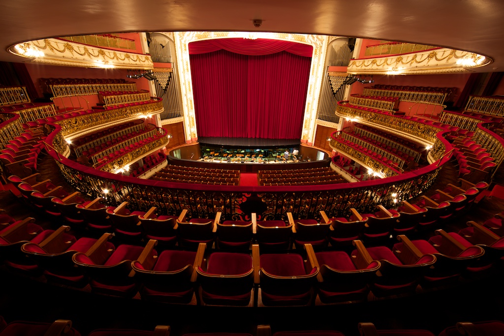 The aim is to bring the audience closer to the venue, still regarded by many as inaccessible.