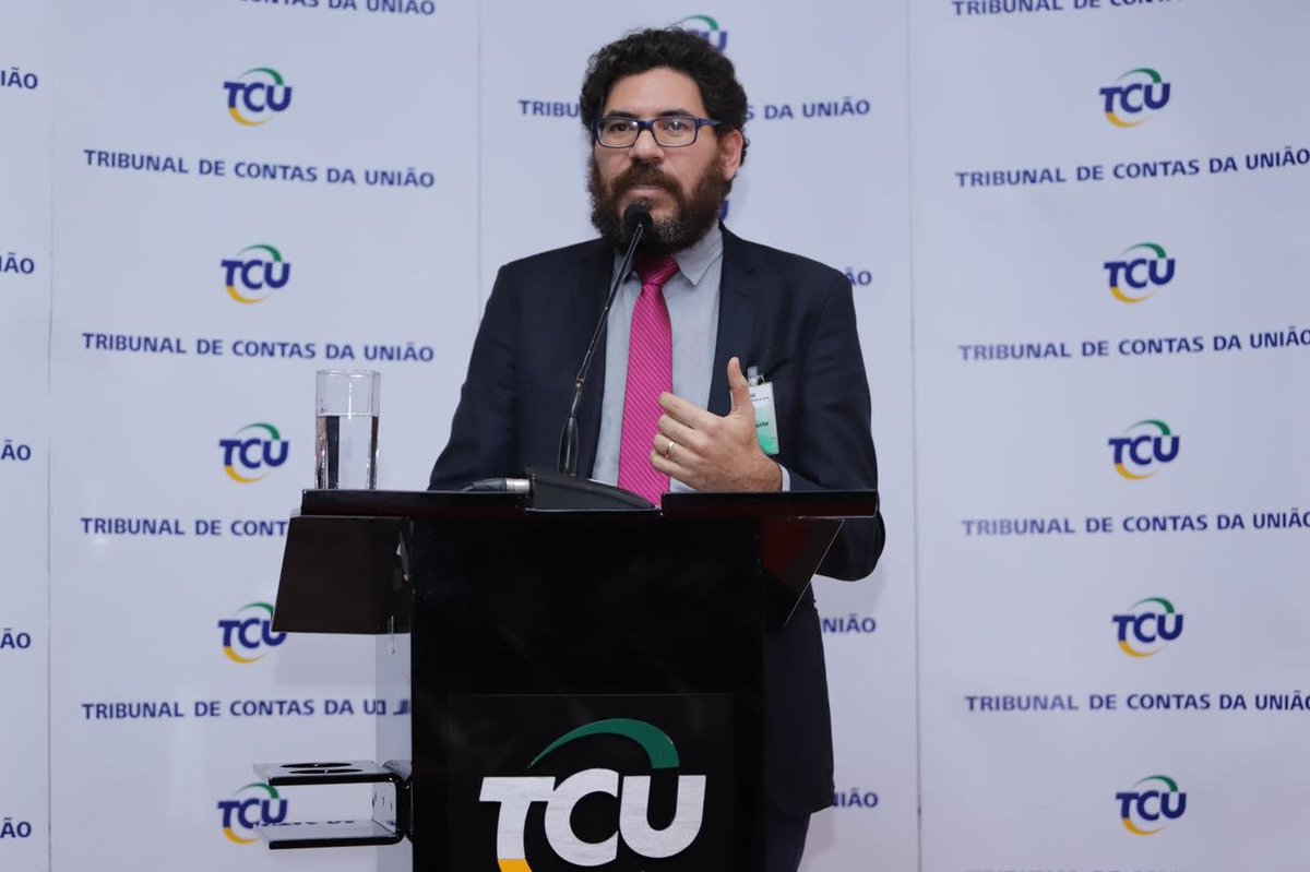 Executive director of the non-governmental organization (NGO) Transparência Brasil ("Transparency Brazil"), Manoel Galdino.