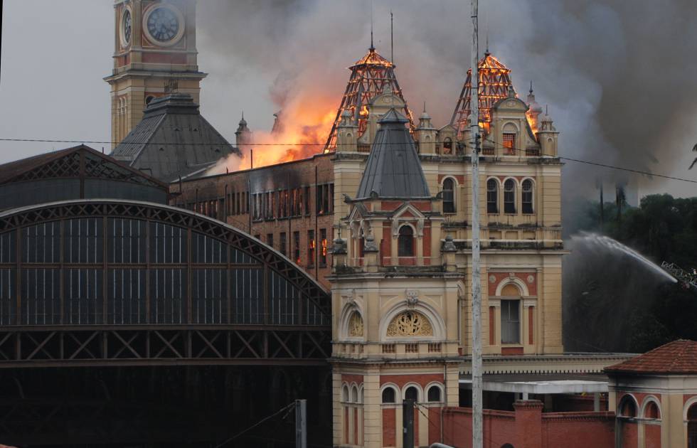 The Portuguese Language Museum's restoration work included the recovery of facades and frames and the reconstruction of the roof and internal areas.