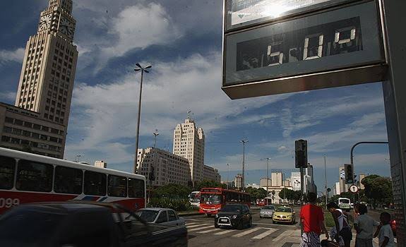 In the Santa Cruz neighborhood, west side of Rio de Janeiro, at 2 PM, the real-feel temperature was 52.6°C.