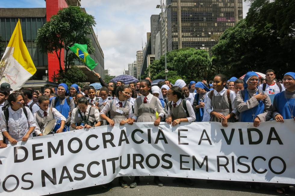 "To do it by popular initiative, we need 330,000 signatures, or one percent of the electorate of São Paulo. We already have almost 200,000. And they are not electronic. They're manual signatures, person to person," Nery says.