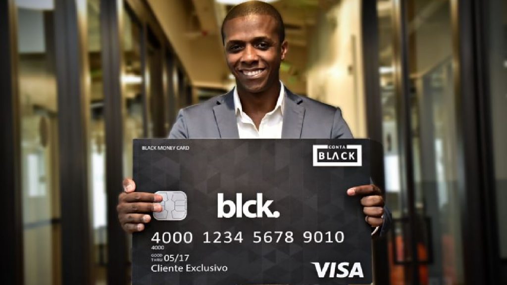 Born in the periphery of São Paulo, the entrepreneur knew the financial difficulties of the public he wanted to impact. In 2017, he founded Conta Black, the first digital account created by black people