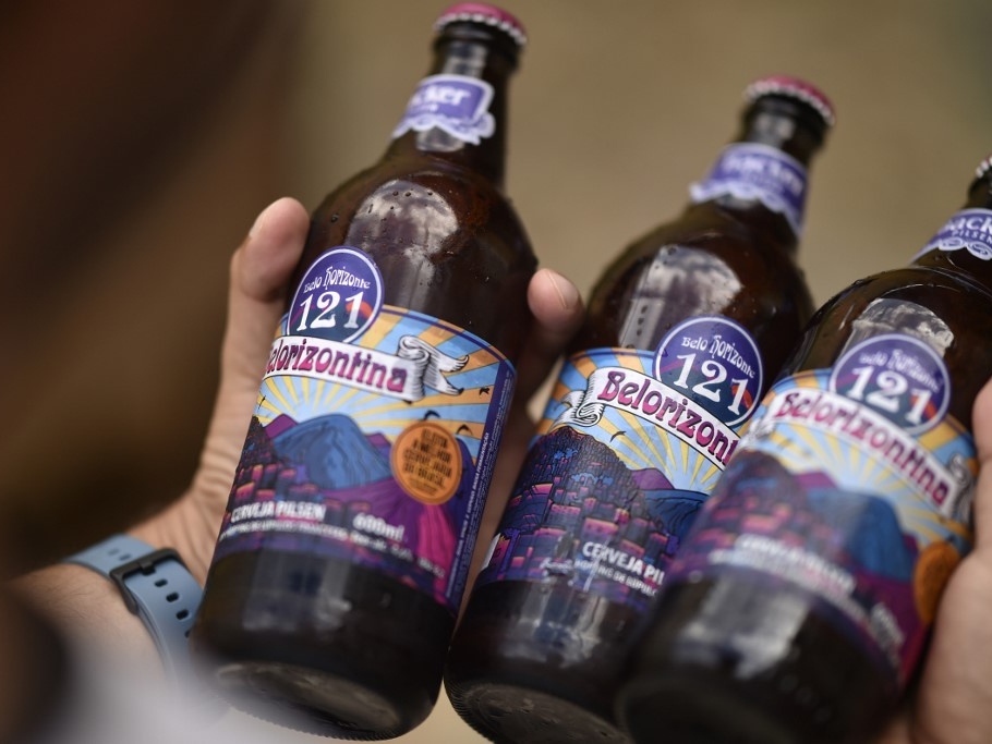 The 14 patients hospitalized with suspected diethyleneglycol intoxication after drinking Backer's Belorizontina beer are in a serious condition and are at risk of death, according to the Minas Gerais State Health Secretariat.
