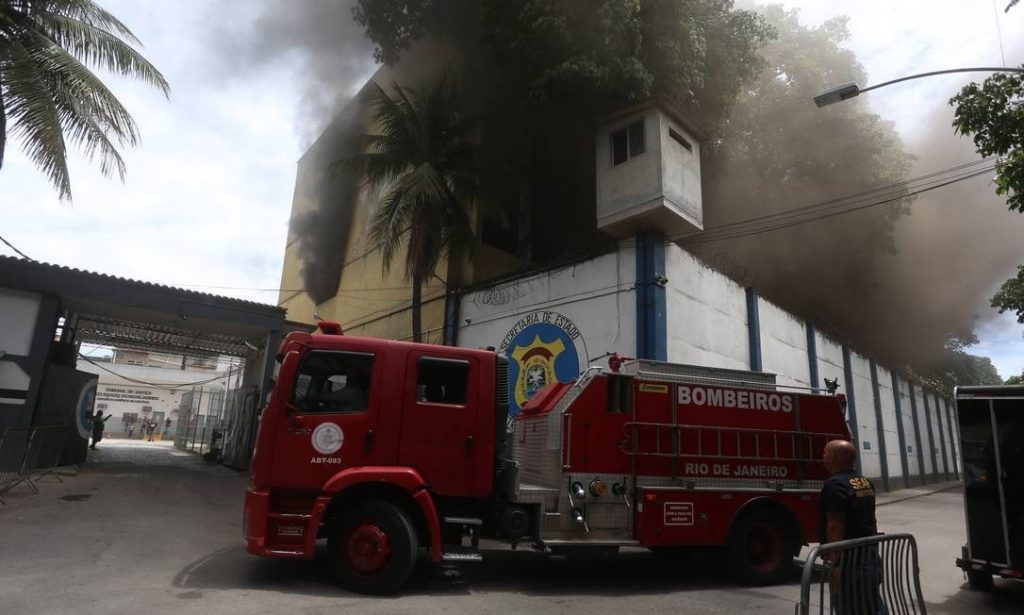 At about 10h30 this morning Wednesday 29th January a fire broke out at José Frederico Marques Prison in Benfica in the North Zone of Rio de Janeiro.