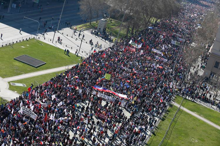 Since October of last year, Chile has been overrun by protests against inequalities, low pensions and the high cost of health care in the country. (Photo internet reproduction)