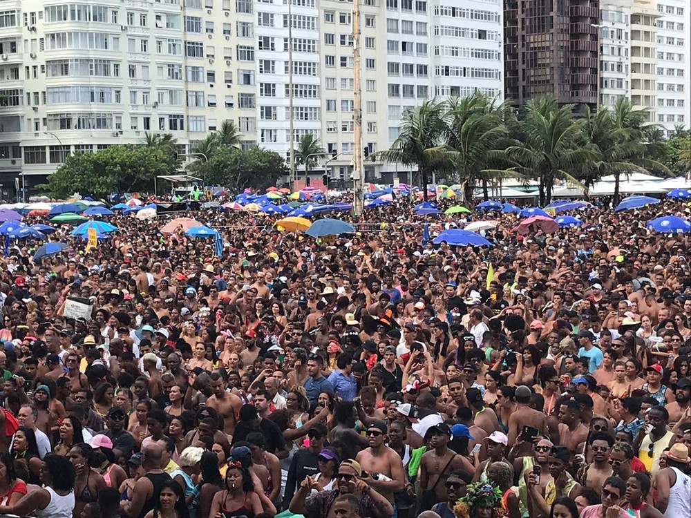 The beaches of Copacabana and Leme were busy and the party continued in full swing until around 19h when confusion broke out, bringing the party to an abrupt halt.