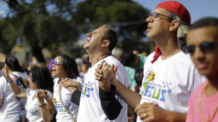 The Evangelicals in particular, Bolsonaro's most important group of voters, created an apocalyptic scenario between good and evil and longed for a Messiah. Bolsonaro promised Brazil "an unprecedented cleansing".