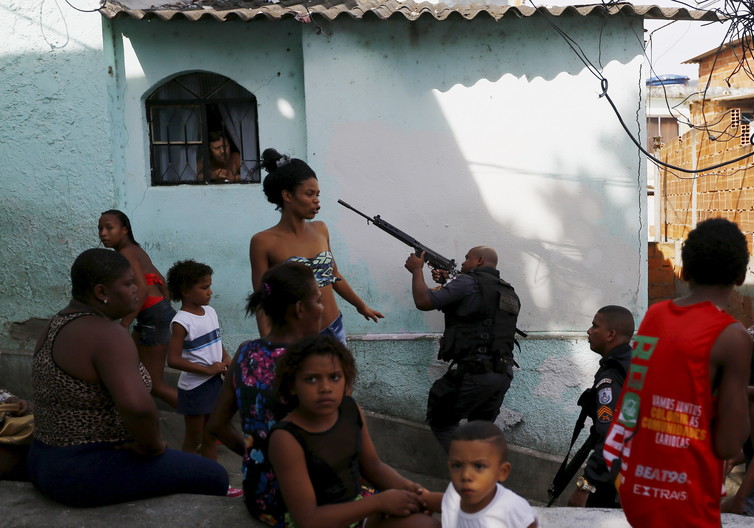 The Brazilians living in favelas are optimistic about this year's arrival, according to the survey "Sonho da Favela 2000" (Dreams From the Favela 2000), presented yesterday, January 2nd, to Agência Brasil. (Photo internet reproduction)